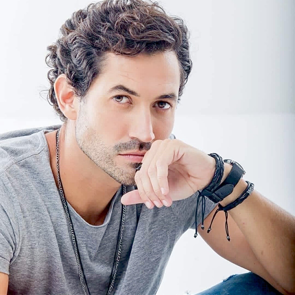 Thiago Gusi — One Musician. Three Continents. A Sound Without Borders.
